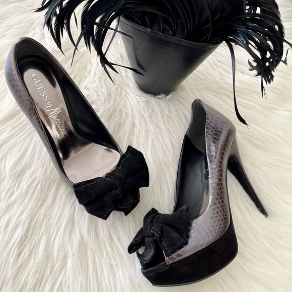 Marciano Bow Pumps, size 5.5 - Picture 8 of 8